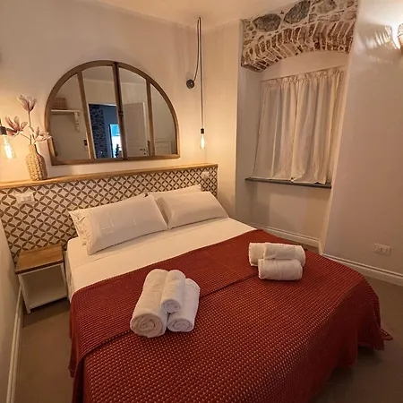 Hh La Piazzetta