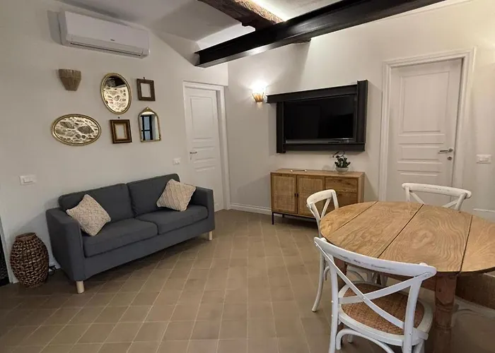 Hh La Piazzetta